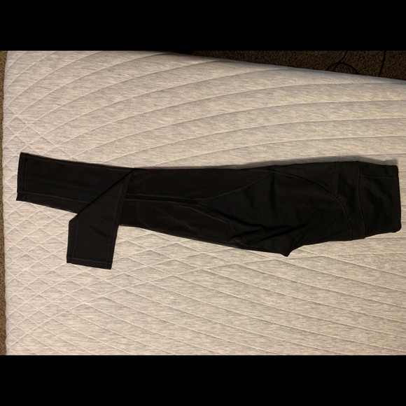 Victoria’s Secret Leggings size Medium - Picture 3 of 3